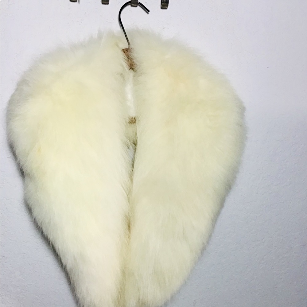 100% authentic Fur over the shoulder Shaw